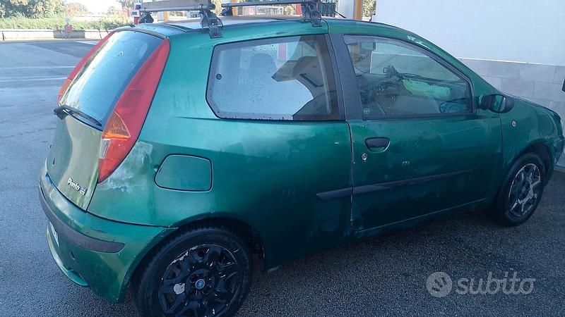 Usata Fiat Punto 80 CV (58 kW) 2000 Verde Utilitaria