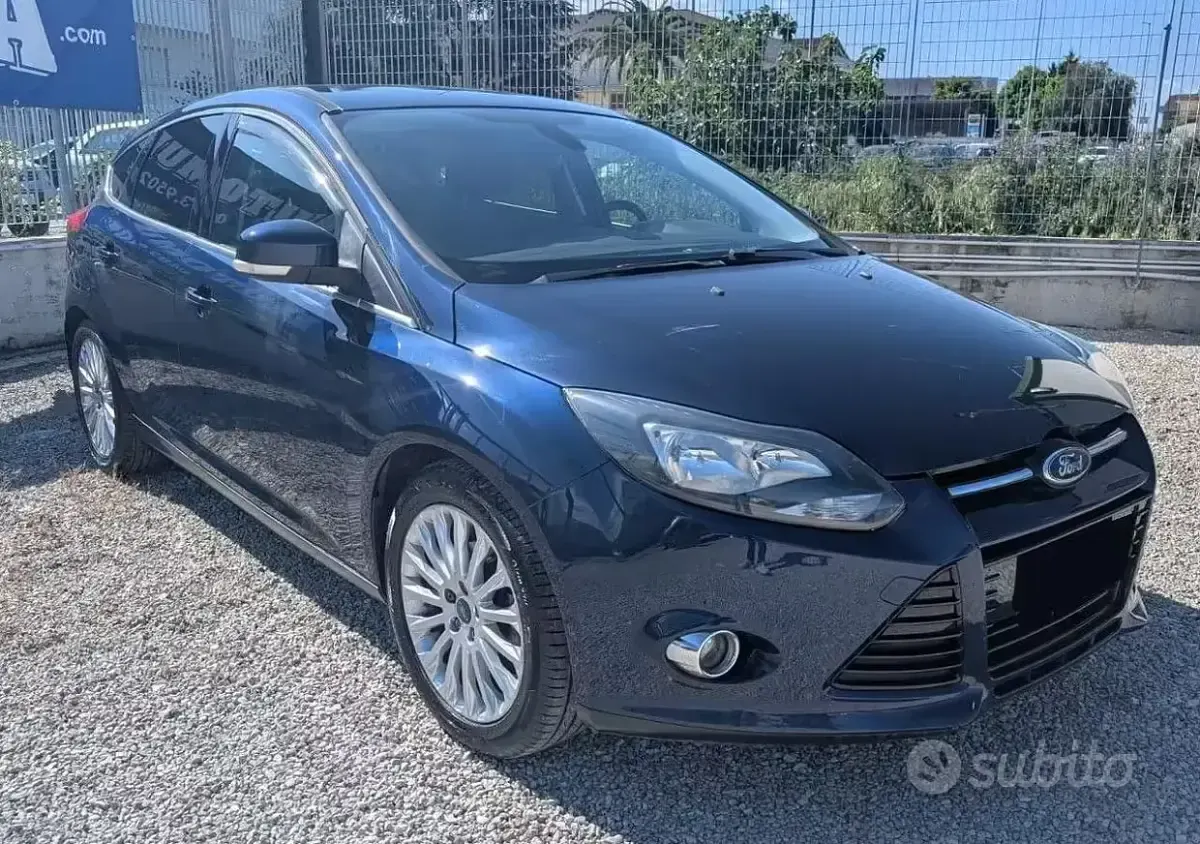 Usata Ford Focus Titanium 116 CV (85 kW) 2011 Blu Berlina