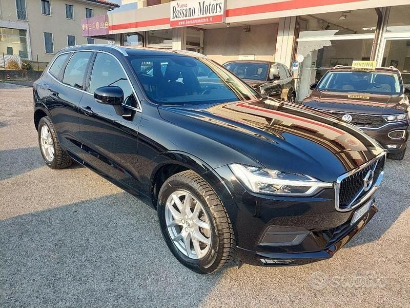 Usata Volvo XC60 Momentum 197 CV (144 kW) 2020 Nero metallizzato SUV