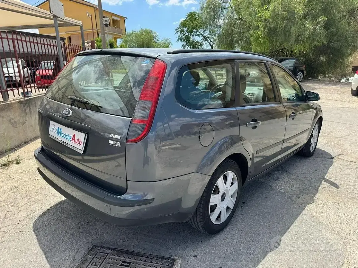 Usata Ford Focus 90 CV (66 kW) 2005 Grigio Station wagon