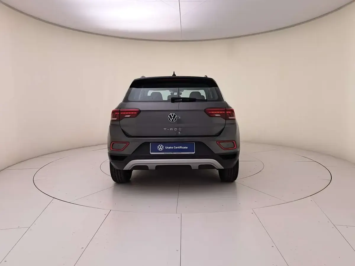 Usata VW T-Roc Life 150 CV (110 kW) 2025 Indium grey metallizzato nero SUV