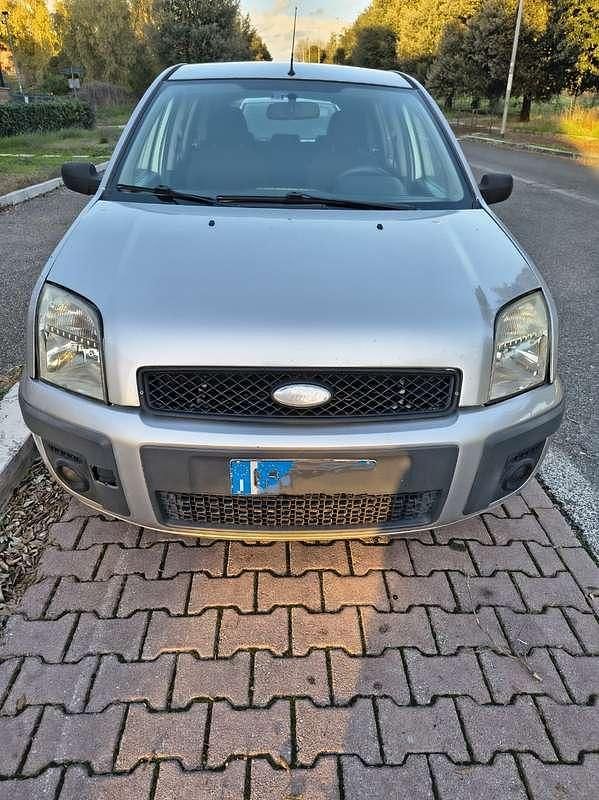Usata Ford Fusion Zetec 79 CV (58 kW) 2004 Argento Utilitaria