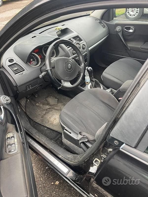 Nero Usata 2003 Renault Mégane II Utilitaria | 1500 € - Immagine 1/4