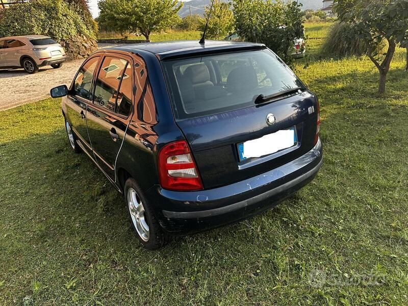 Usata Skoda Fabia 75 CV (55 kW) 2004 Blu Utilitaria