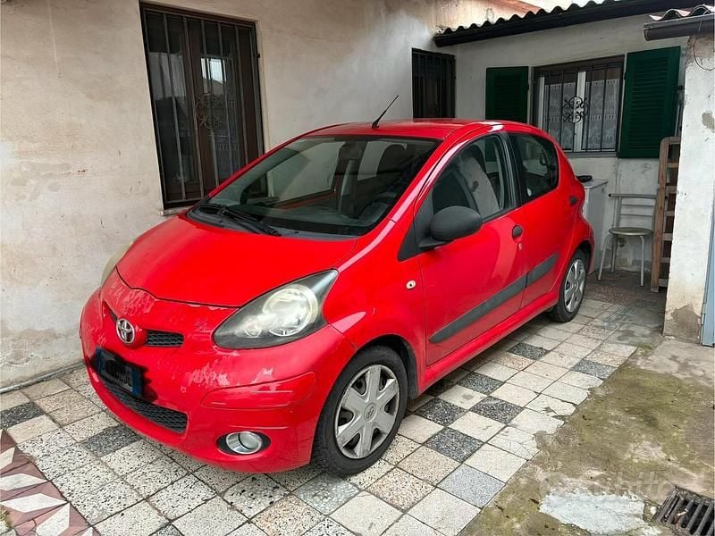 Usata Toyota Aygo 69 CV (50 kW) 2009 Rosso Utilitaria