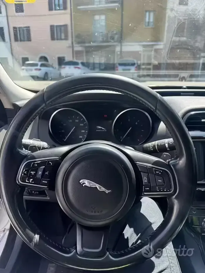 Usata Jaguar XE 179 CV (131 kW) 2017 Bianco Berlina