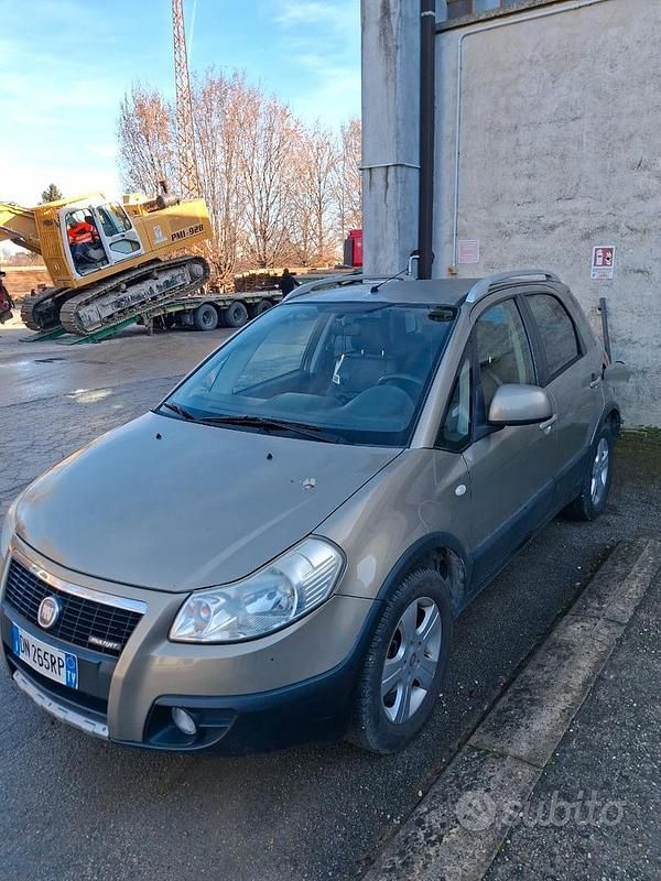 Usata Fiat Sedici 120 CV (88 kW) 2008 Marrone SUV