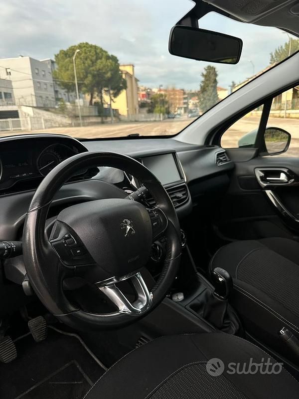 Usata Peugeot 208 82 CV (60 kW) 2017 Bianco Utilitaria