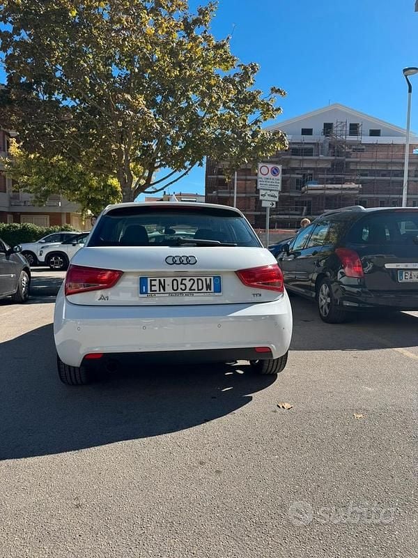 Usata Audi A1 Ambition 90 CV (66 kW) 2012 Bianco Utilitaria