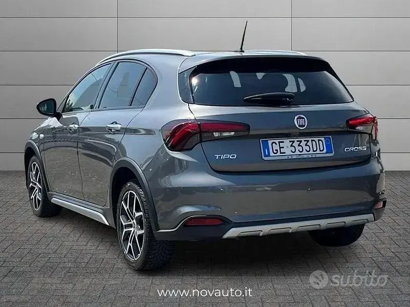 Usata Fiat Tipo Cross 101 CV (74 kW) 2021 Grigio Berlina