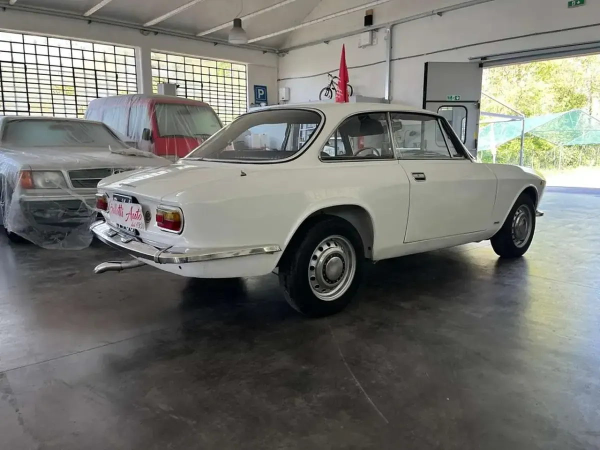 Usata Alfa Romeo GT Junior 88 CV (64 kW) 1972 Bianco