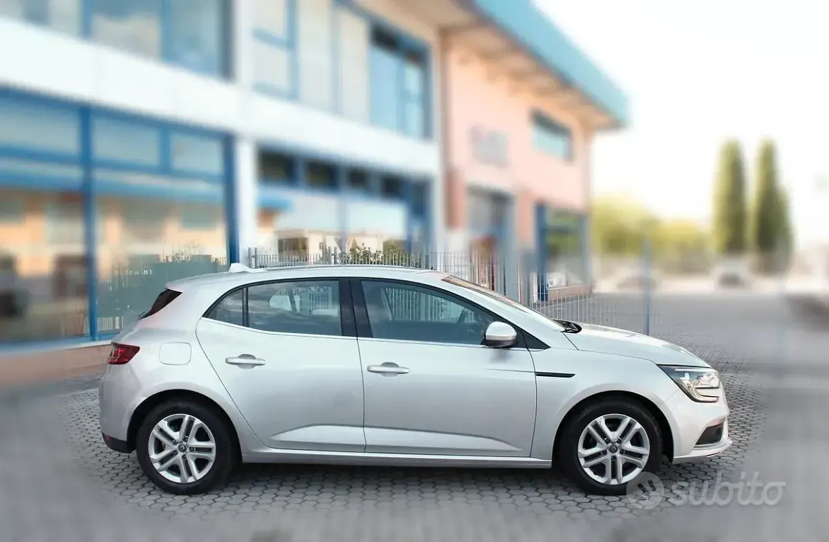 Usata Renault Mégane IV Business 116 CV (85 kW) 2020 Grigio Berlina