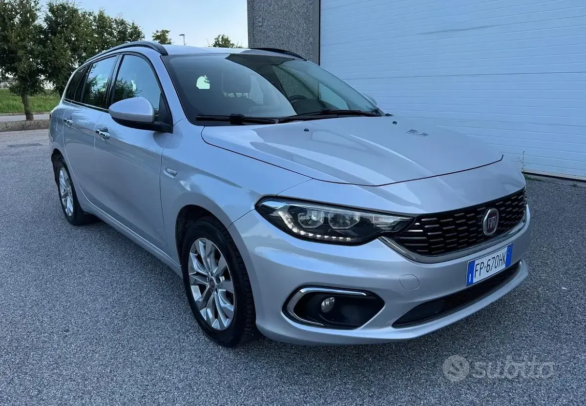 Usata Fiat Tipo Lounge 120 CV (88 kW) 2018 Grigio Station wagon