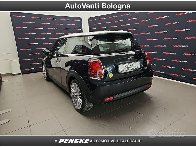 Usata Mini Cooper SE 75 kW (102 CV) 2022 Nero Utilitaria