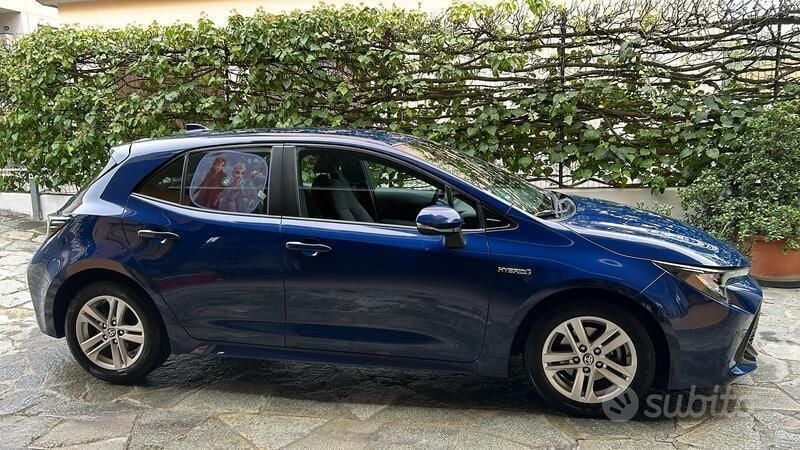 Usata 2020 Toyota Corolla Active Tre volumi | 15.000 € (Buon prezzo) - Immagine 1/4