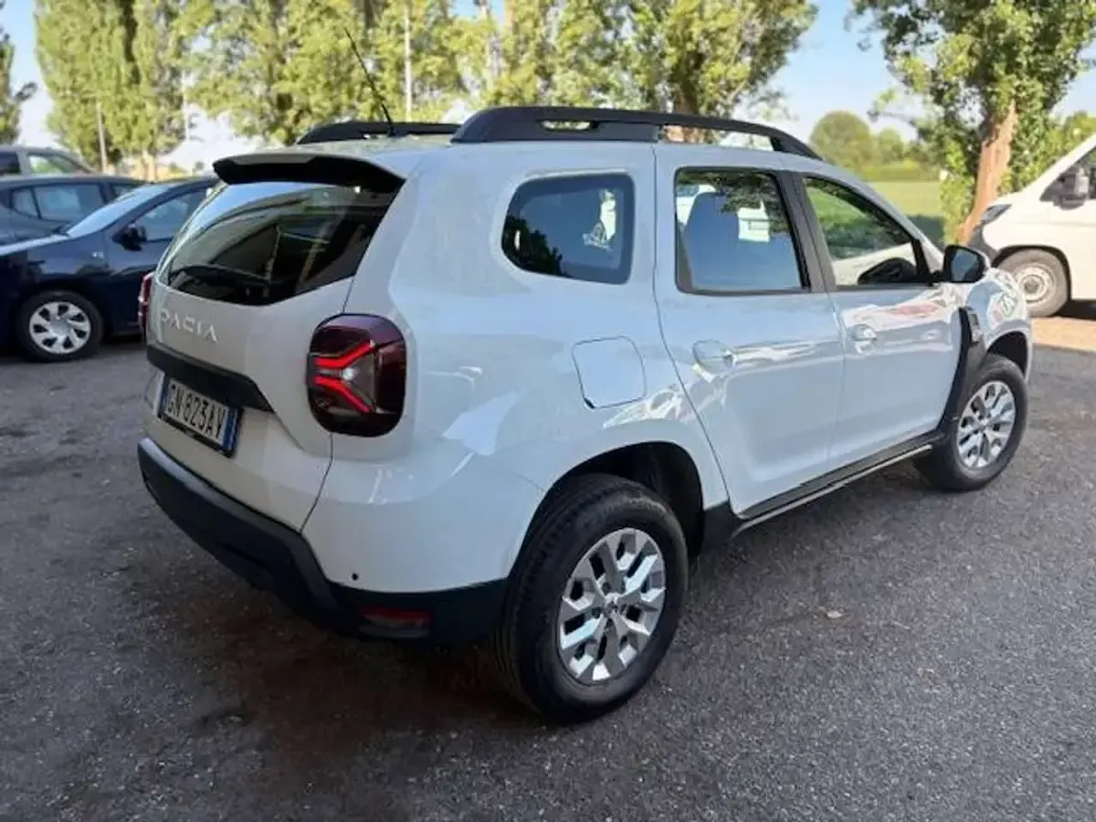 Usata Dacia Duster Prestige 101 CV (74 kW) 2023 Grigio SUV