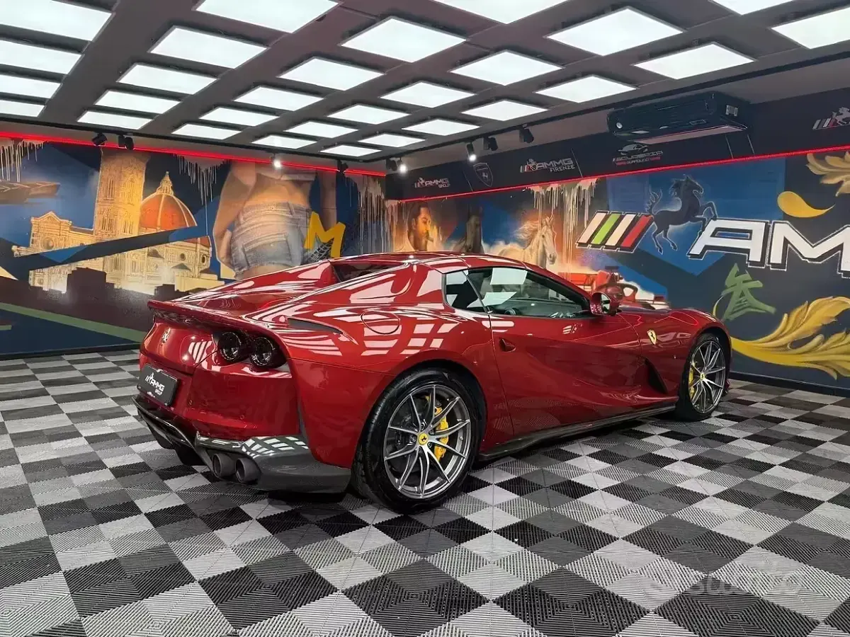 Usata Ferrari 812 795 CV (584 kW) 2021 Rosso Cabrio