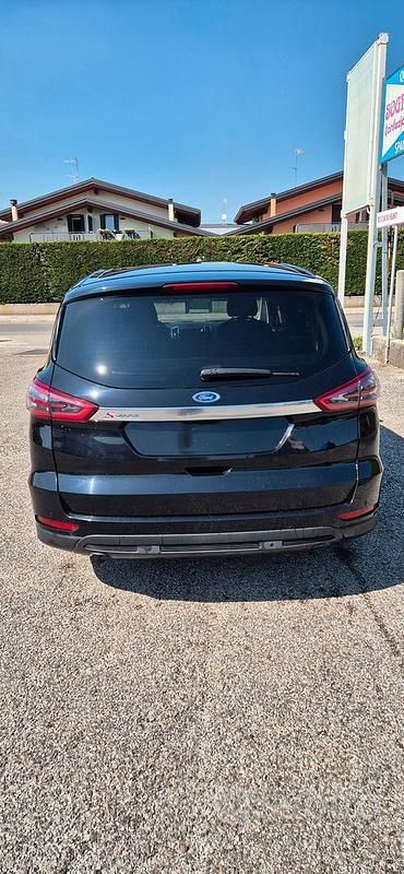 Usata Ford S-MAX Titanium 150 CV (110 kW) 2016 Nero Monovolume