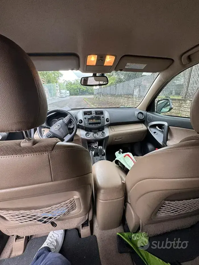 Usata Toyota RAV4 150 CV (110 kW) 2012 Marrone SUV