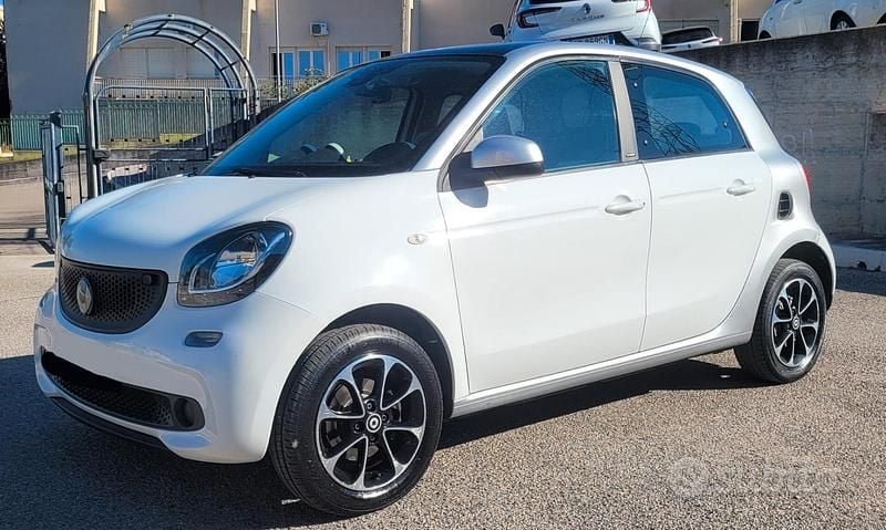 Usata Smart ForFour Passion 71 CV (52 kW) 2016 Bianco Utilitaria