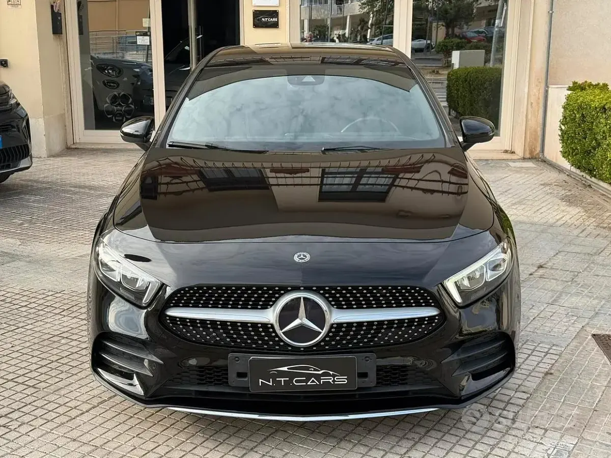 Gebraucht Mercedes A180 Premium 116 PS (85 kW) 2020 Schwarz Limousine