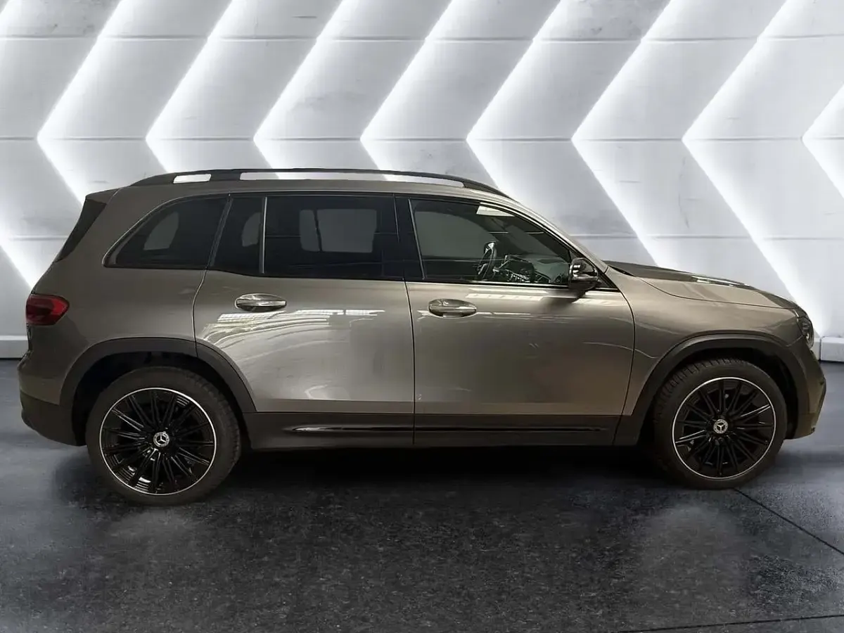 Usata Mercedes GLB200 AMG line 150 CV (110 kW) 2025 Grigio SUV