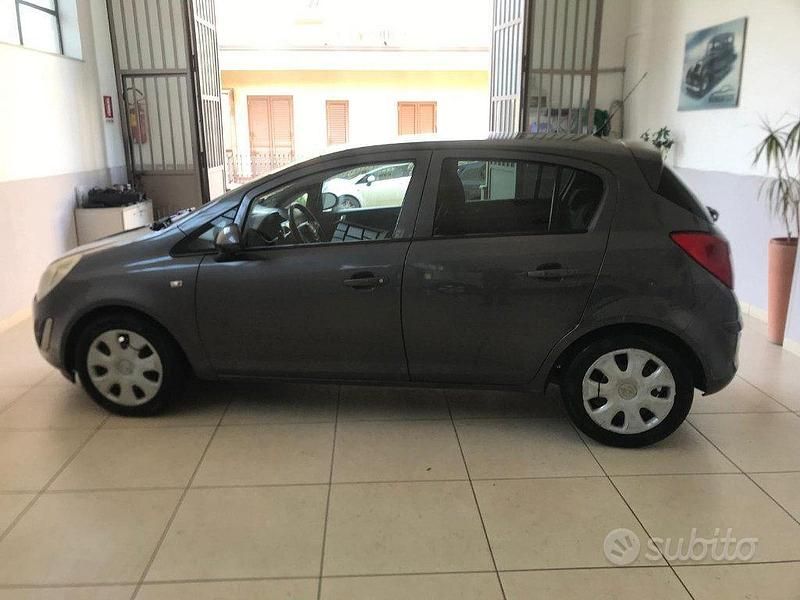 Usata Opel Corsa Club 86 CV (63 kW) 2011 Grigio Berlina