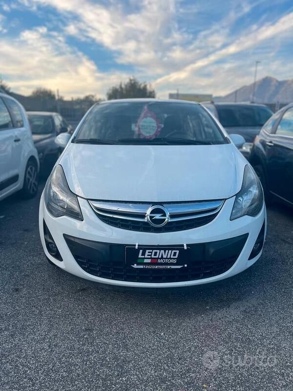 Usata Opel Corsa Edition 85 CV (62 kW) 2014 Bianco Berlina