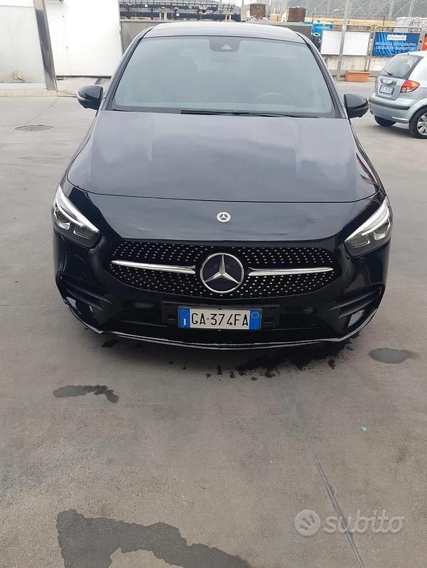 Usata Mercedes B200 150 CV (110 kW) 2020 Nero Monovolume