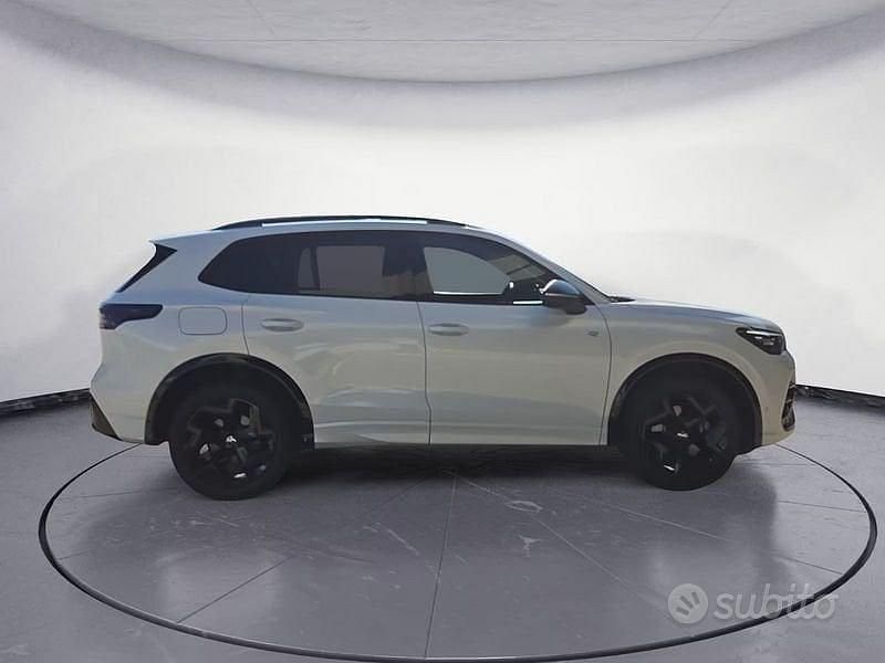 Usata VW Tiguan R-line 193 CV (141 kW) 2025 Bianco SUV