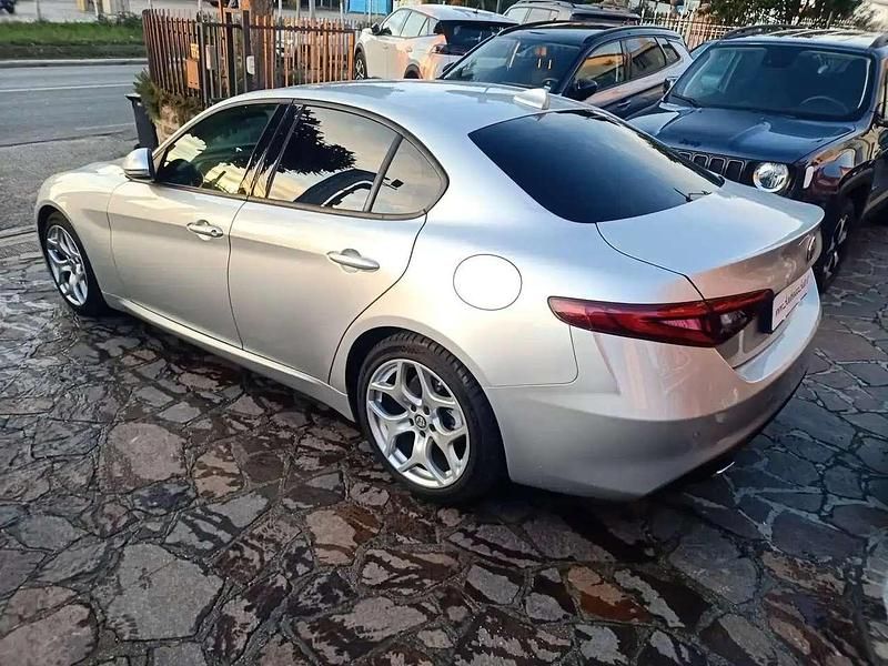 Usata Alfa Romeo Giulia Super 190 CV (139 kW) 2019 Argento Berlina