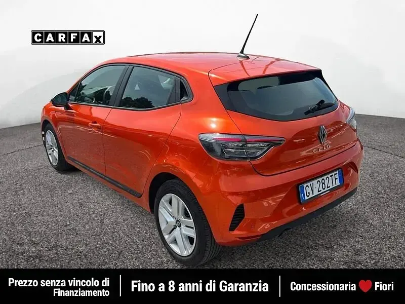 Usata Renault Clio V Evolution 91 CV (66 kW) 2024 Arancione Utilitaria