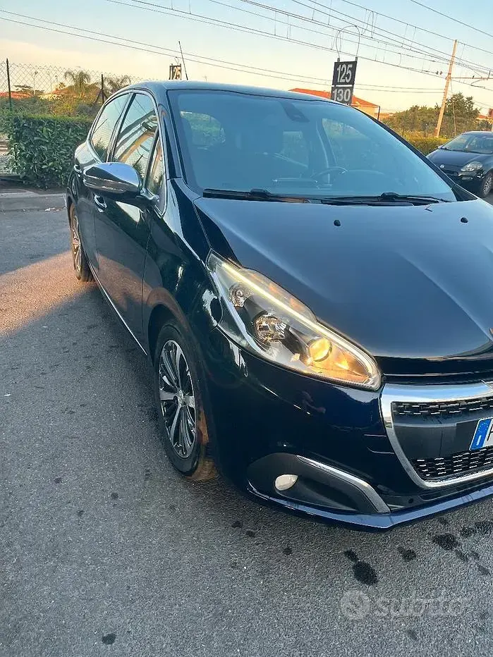 Usata Peugeot 208 75 CV (55 kW) 2017 Bluazzurro Utilitaria