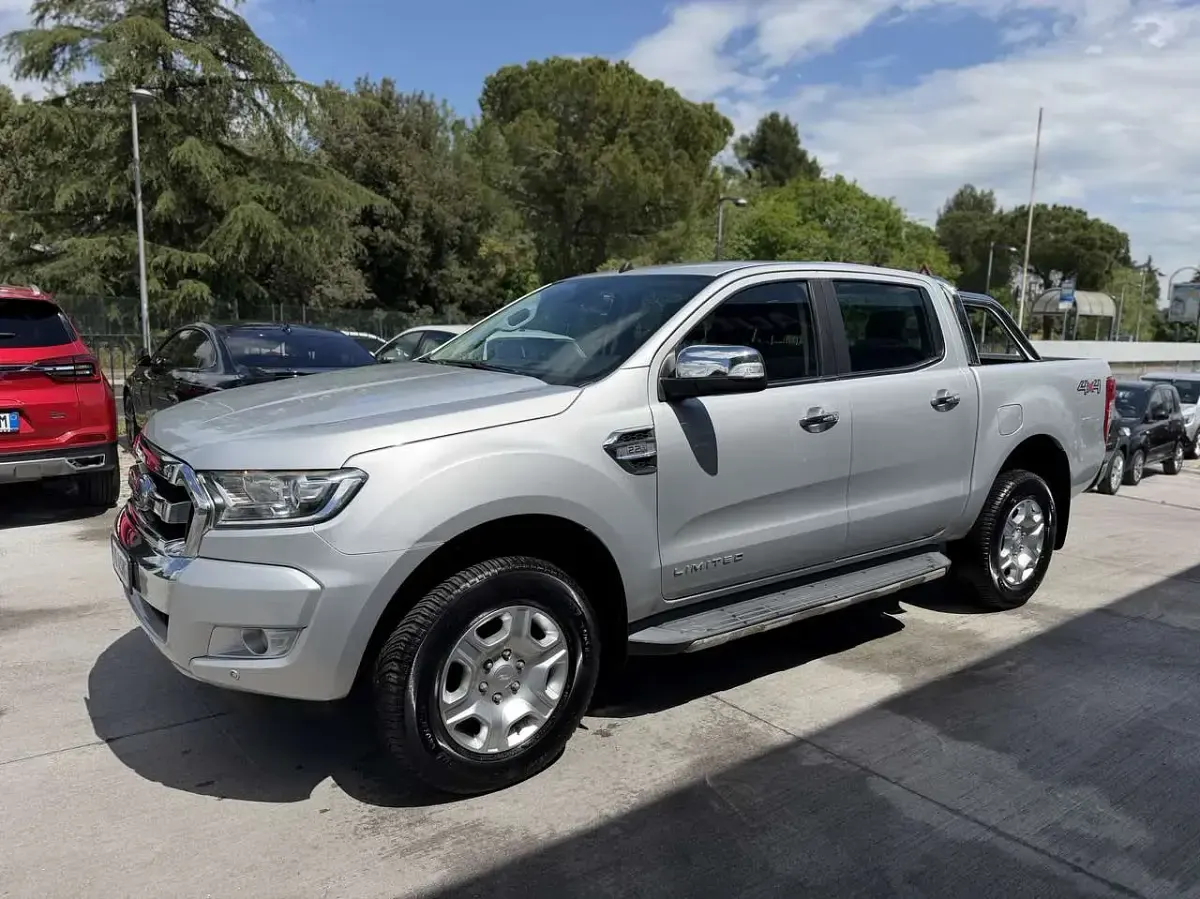 Usata Ford Ranger Limited 160 CV (117 kW) 2017 Argento Pick-up