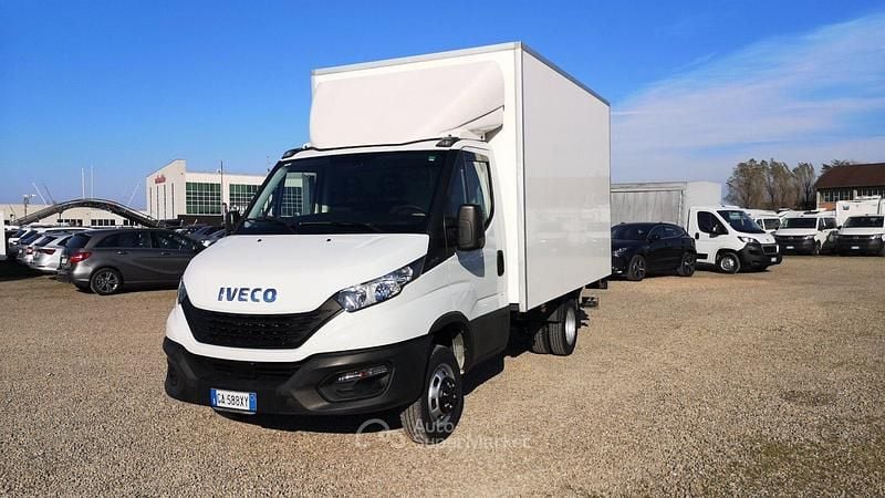 Usata Iveco Daily 136 CV (100 kW) 2020 Bianco Berlina