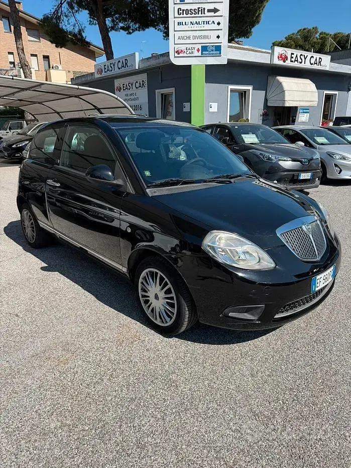 Usata Lancia Ypsilon 69 CV (50 kW) 2010 Nero Utilitaria