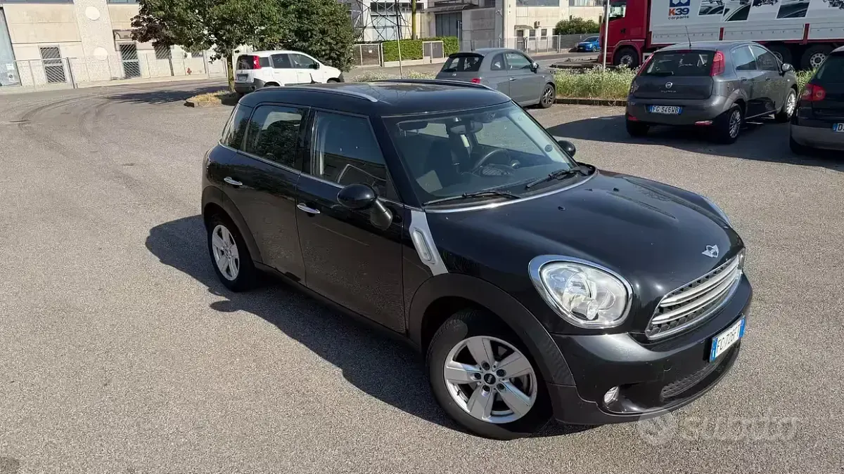 Usata Mini Cooper D 111 CV (81 kW) 2016 Nero Utilitaria