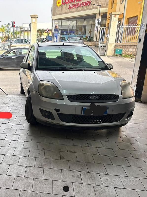 Usata Ford Fiesta 68 CV (50 kW) 2007 Grigio Utilitaria
