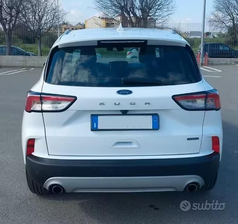 Usata Ford Kuga Titanium 225 CV (165 kW) 2022 Bianco SUV