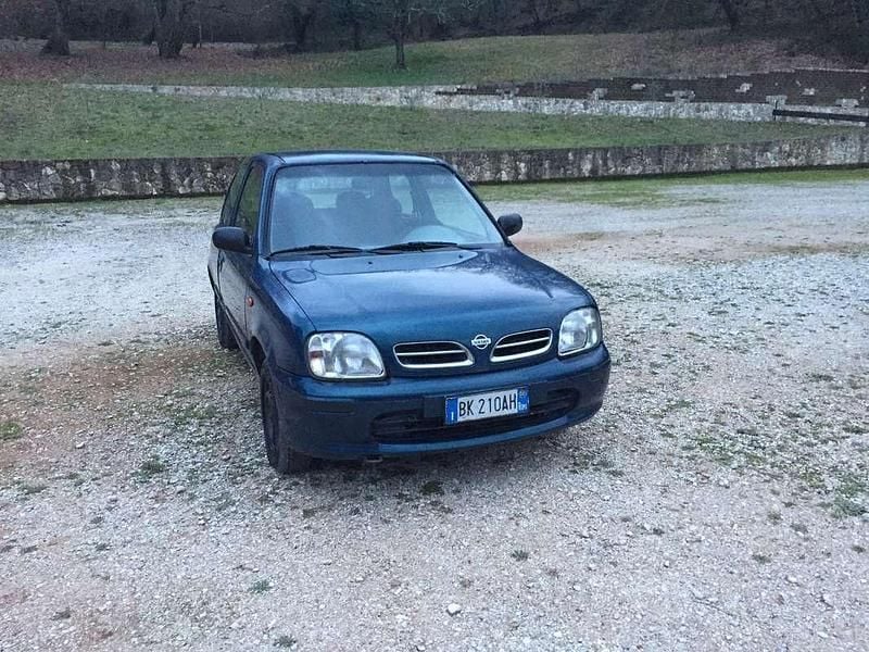 Usata Nissan Micra 54 CV (39 kW) 2000 Blu/azzurro Berlina