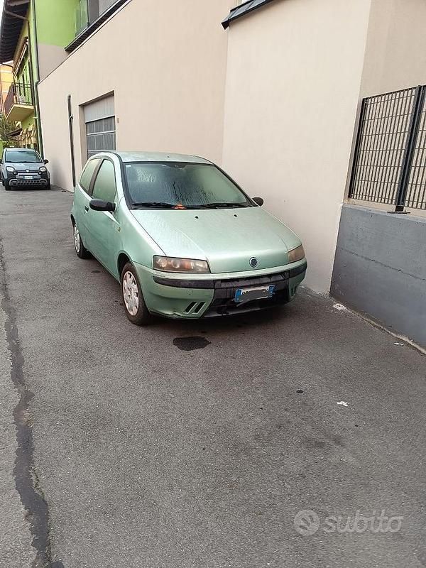 Usata Fiat Punto 80 CV (58 kW) 2001 Verde Berlina