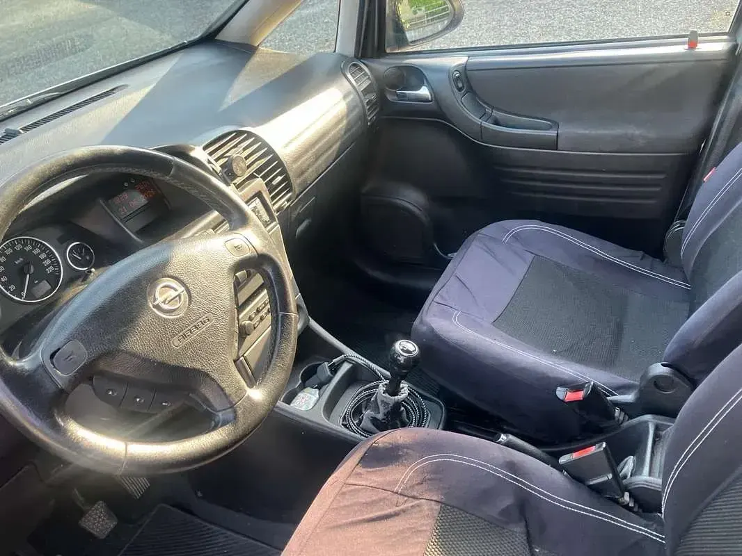 Usata Opel Zafira 97 CV (71 kW) 2005 Grigio Monovolume