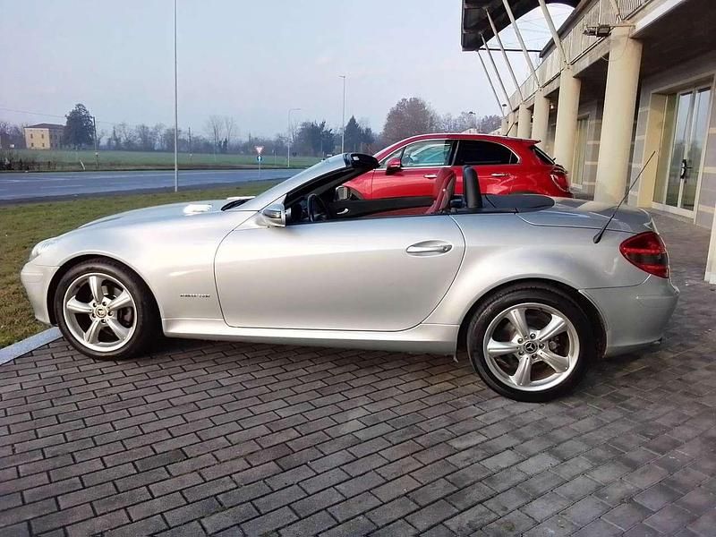 Usata Mercedes SLK200 163 CV (119 kW) 2006 Argento metallizzato Cabrio