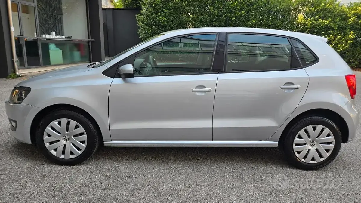 Usata VW Polo Comfortline 75 CV (55 kW) 2013 Grigio Utilitaria