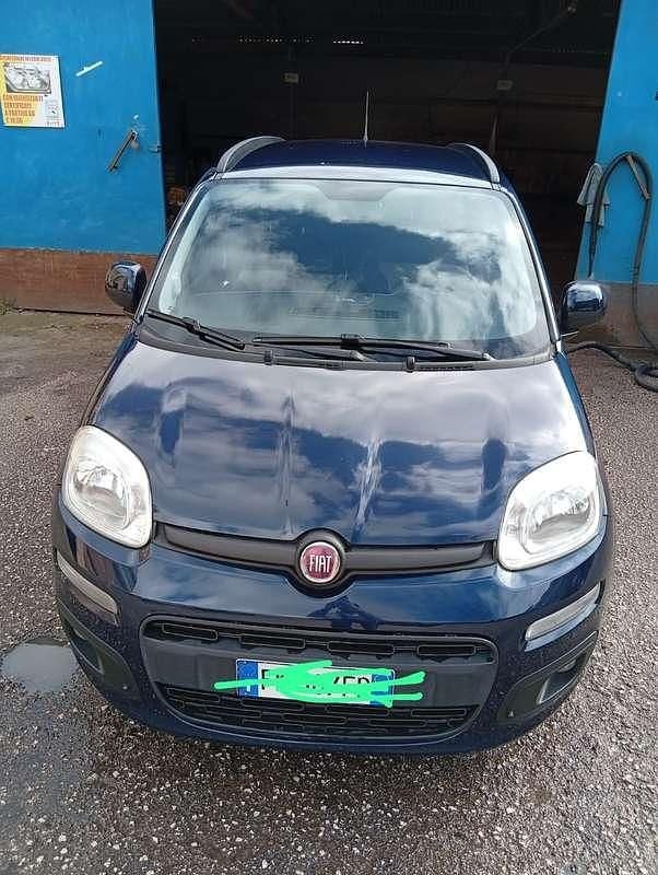 Usata Fiat Panda Lounge 122 CV (89 kW) 2017 Blu/azzurro Utilitaria