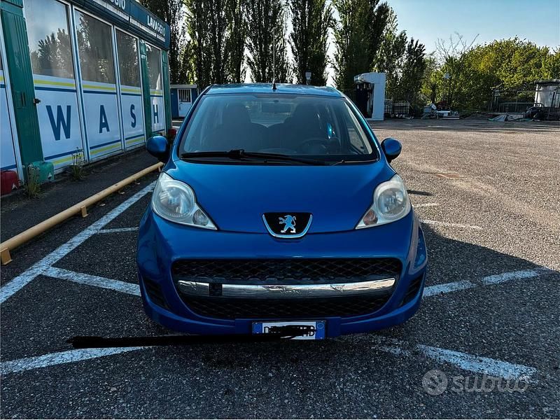 Usata Peugeot 107 68 CV (50 kW) 2010 Blu Utilitaria