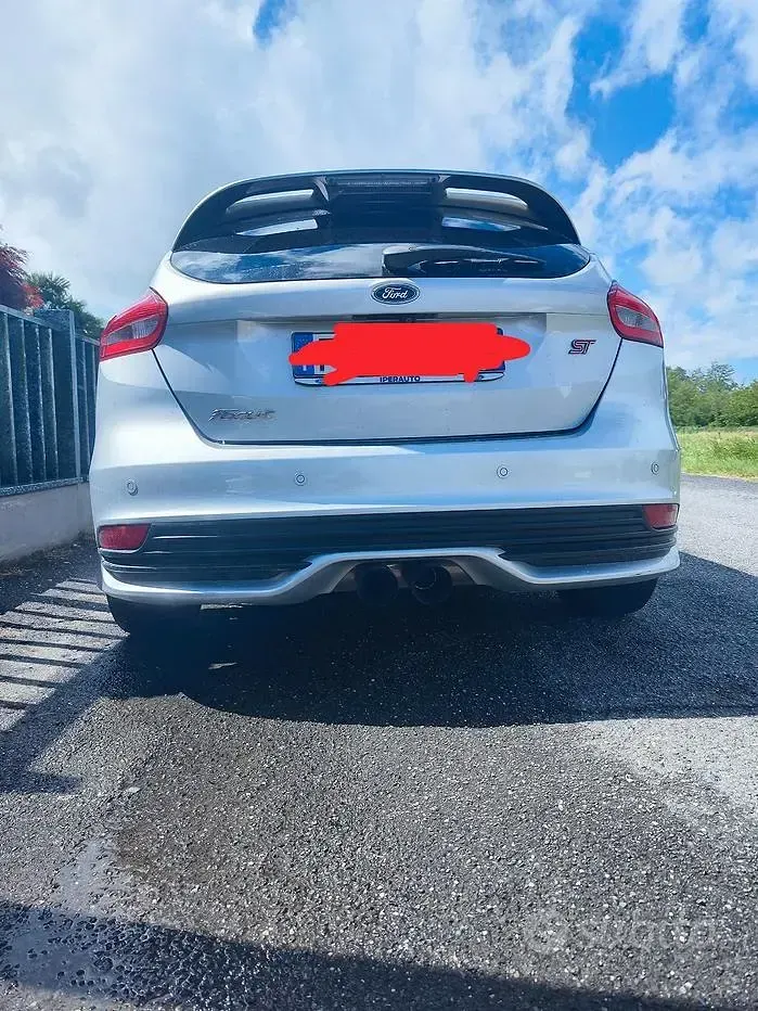 Usata Ford Focus ST-Line 125 CV (91 kW) 2017 Grigio Berlina