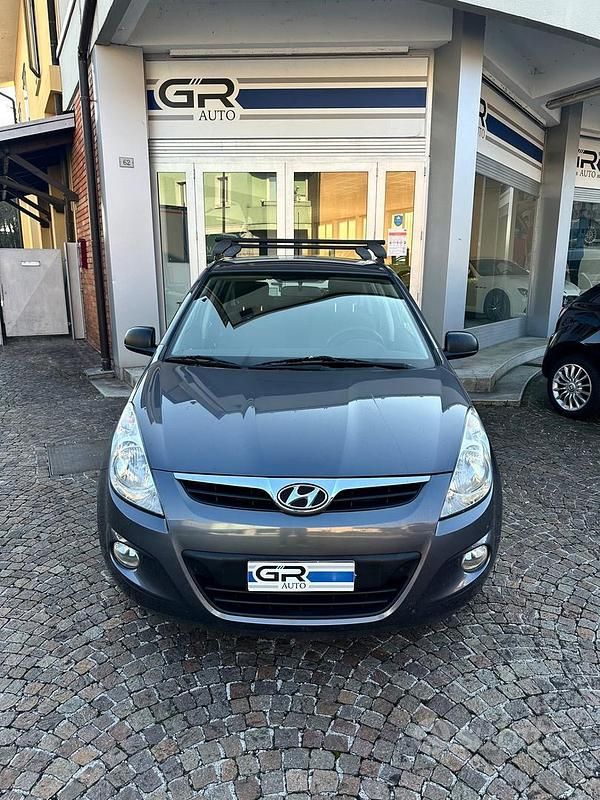 Usata Hyundai i20 Comfort 78 CV (57 kW) 2011 Grigio Utilitaria