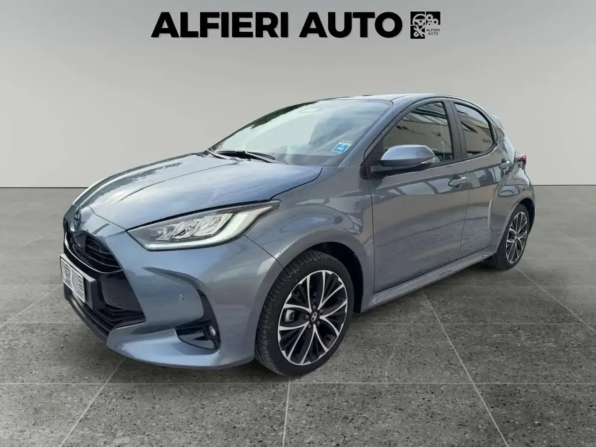 Nuova Toyota Yaris Hybrid 116 CV (85 kW) 2026 Grigio Berlina
