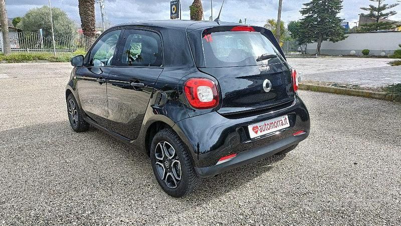 Usata Smart ForFour 71 CV (52 kW) 2015 Nero Utilitaria